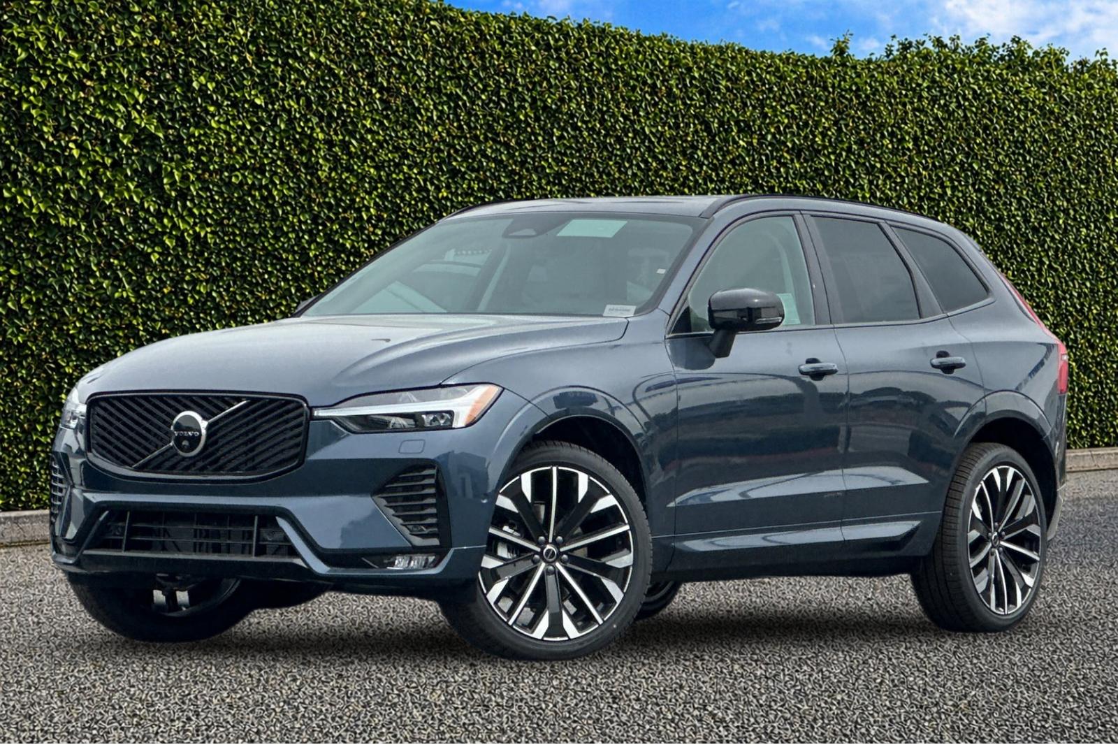 2026 Volvo XC60 B5 Ultra Dark AWD's photo