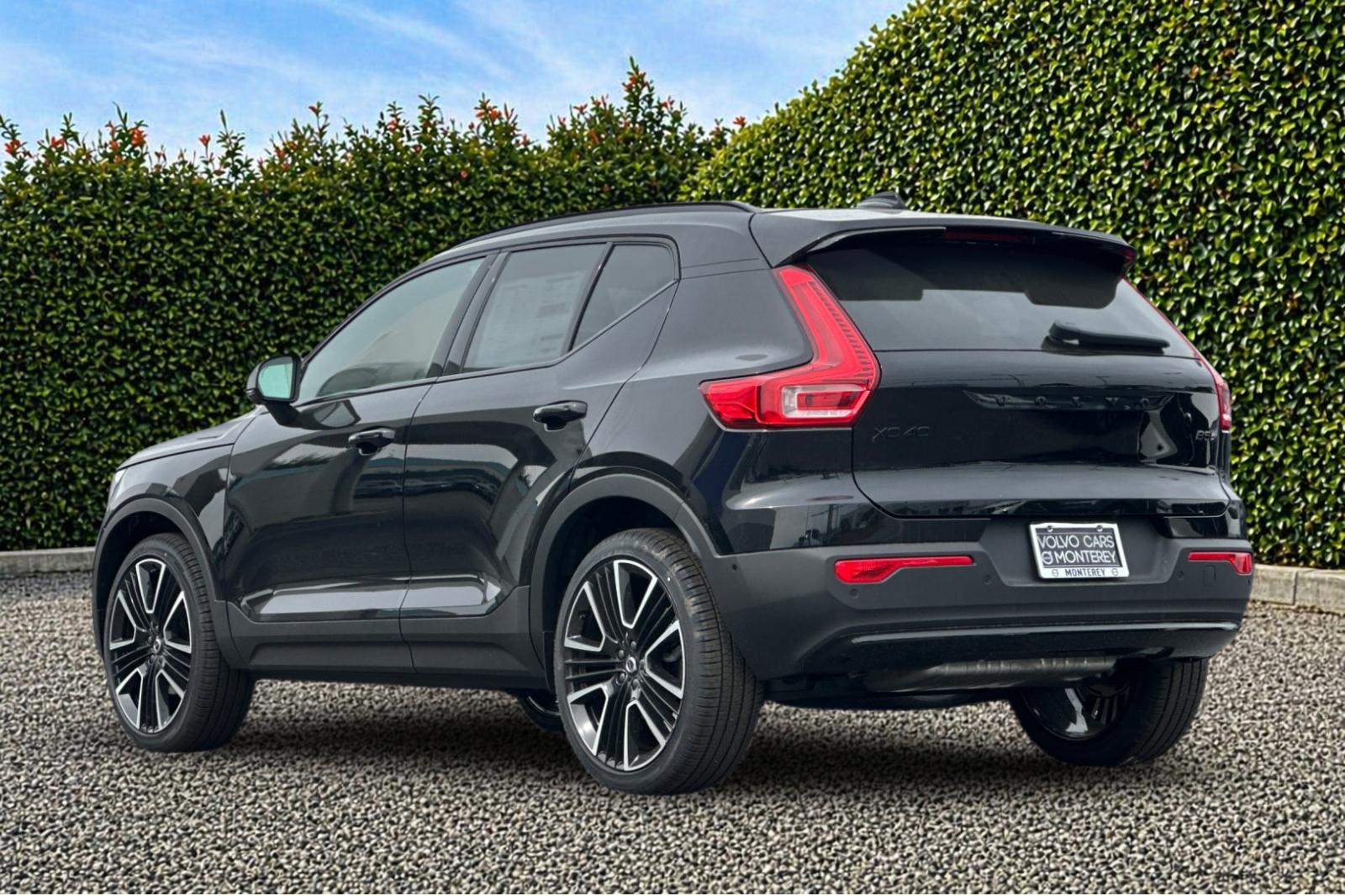 New 2026 Onyx Black Volvo Ultra image 4