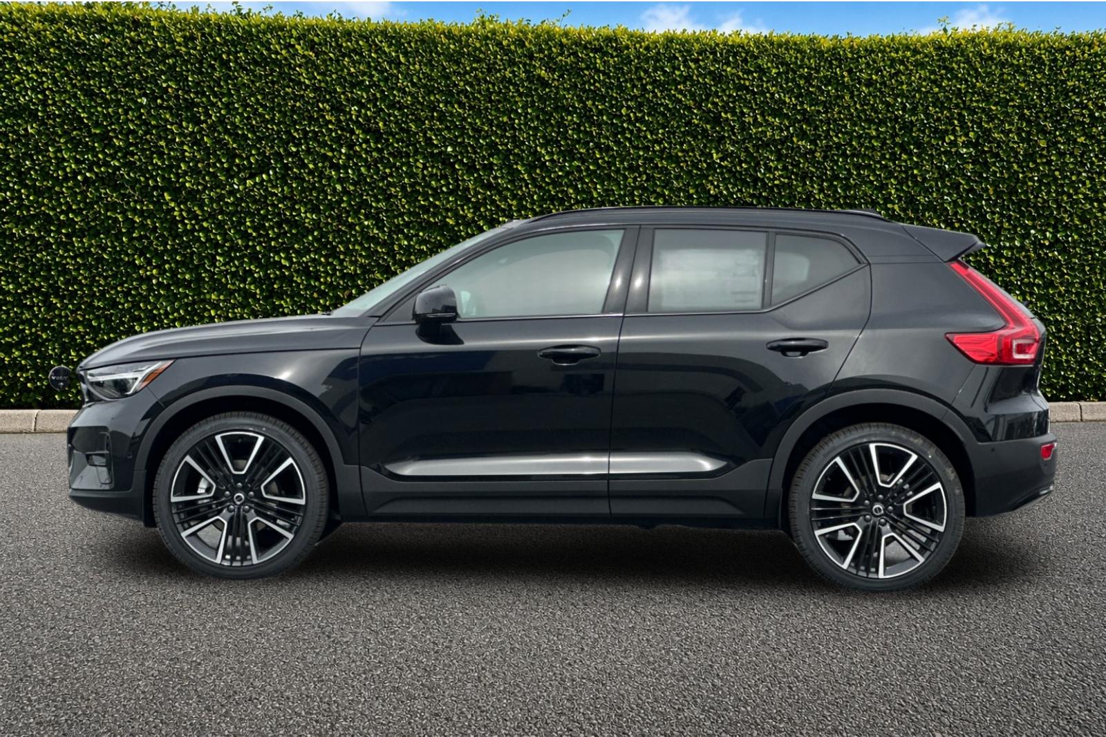 New 2026 Onyx Black Volvo Ultra image 3