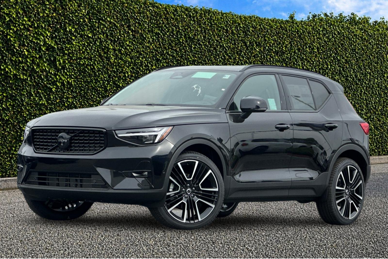 2026 Volvo XC40 B5 Ultra Ultra Black Edition AWD's photo