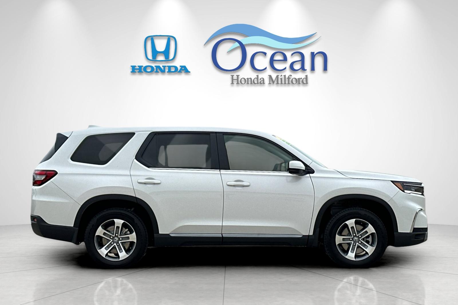 New 2025 Lunar Silver Metallic Honda EX-L image 6