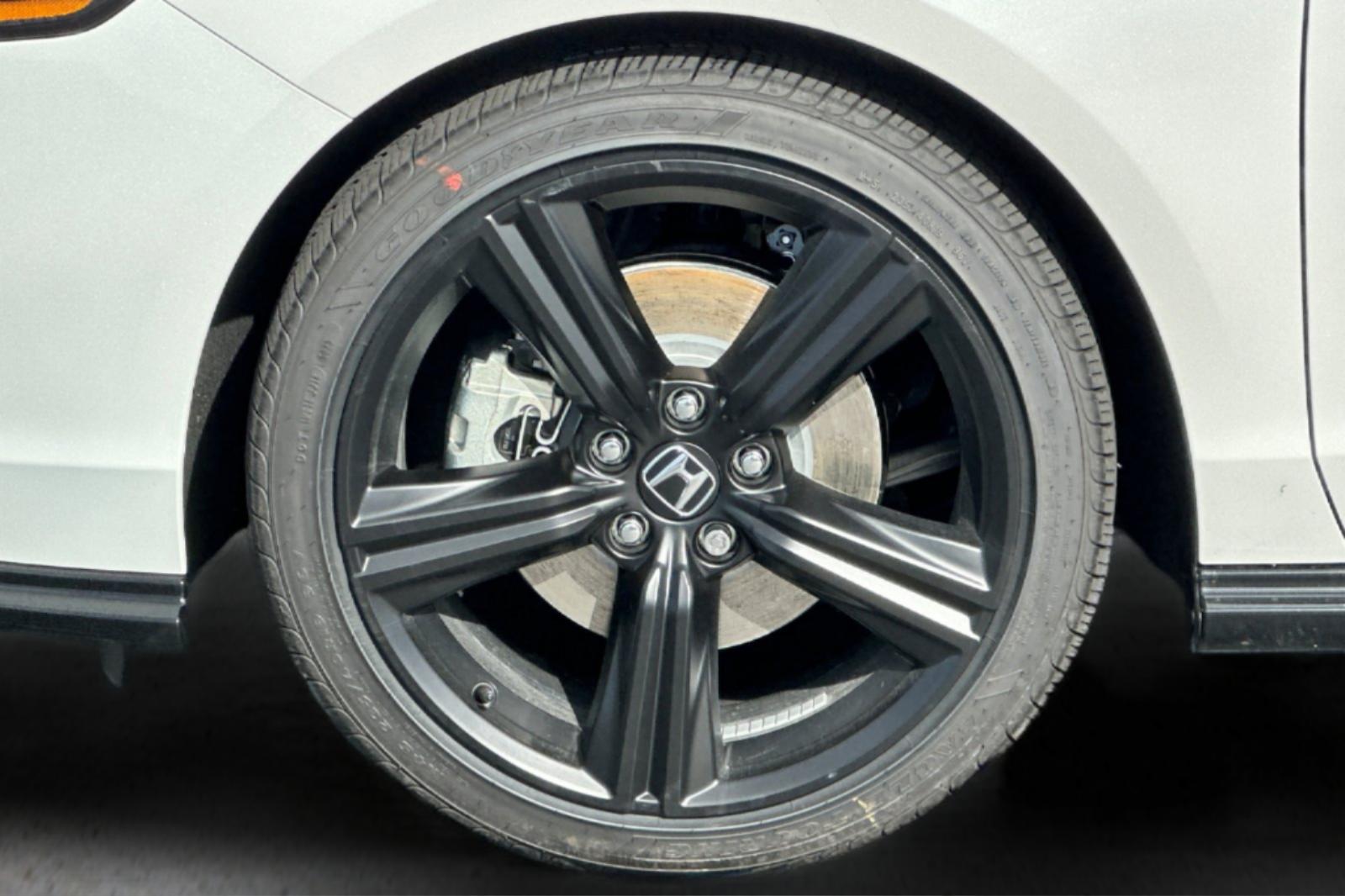 New 2026 Platinum White Pearl Honda Sport-L Hybrid image 29