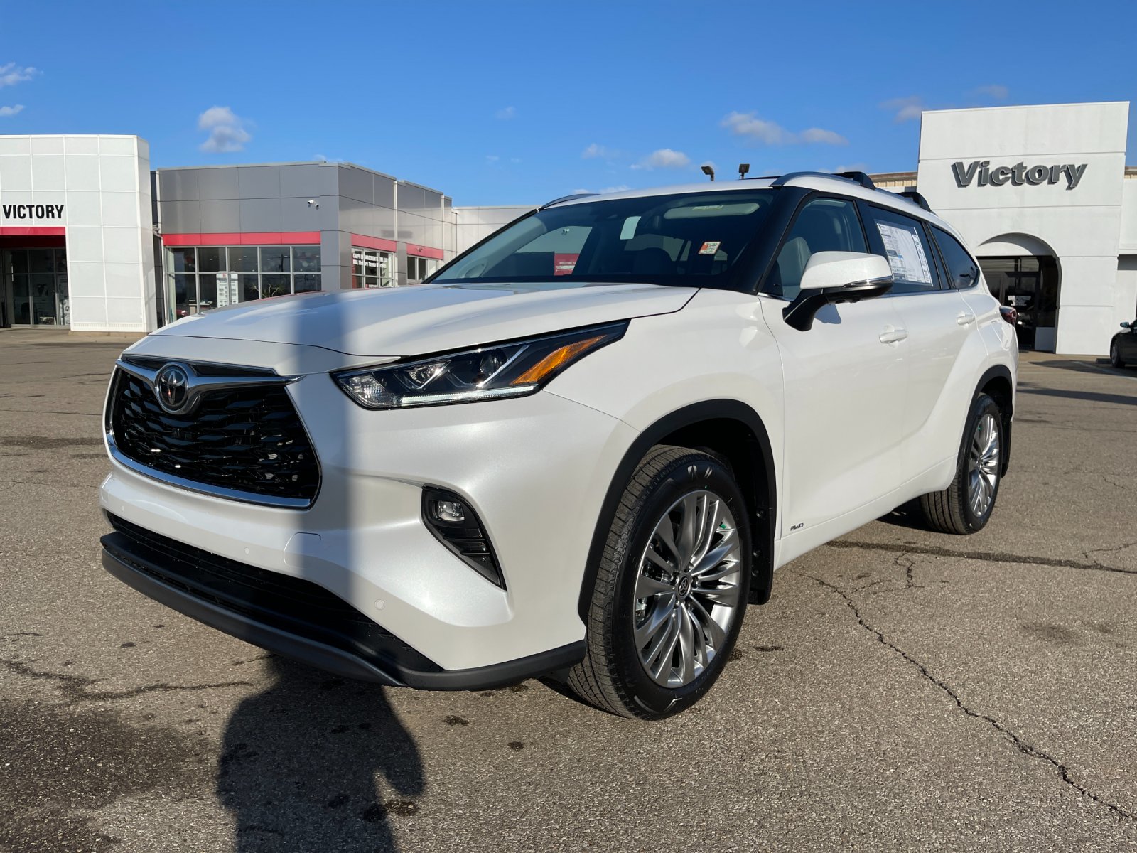 2026 Toyota Highlander Hybrid Platinum AWD's photo