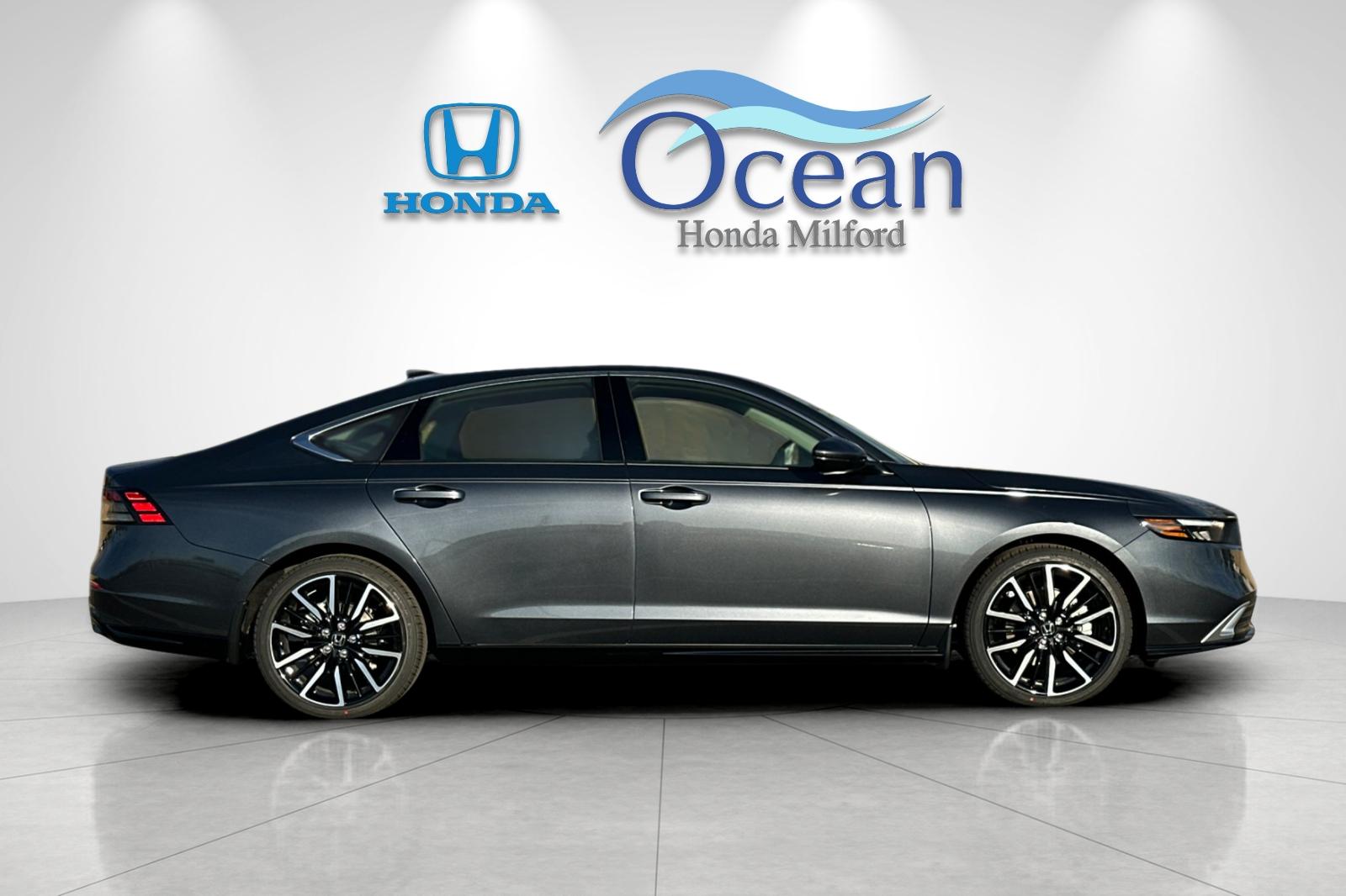New 2026 Meteorite Gray Metallic Honda Touring Hybrid image 6