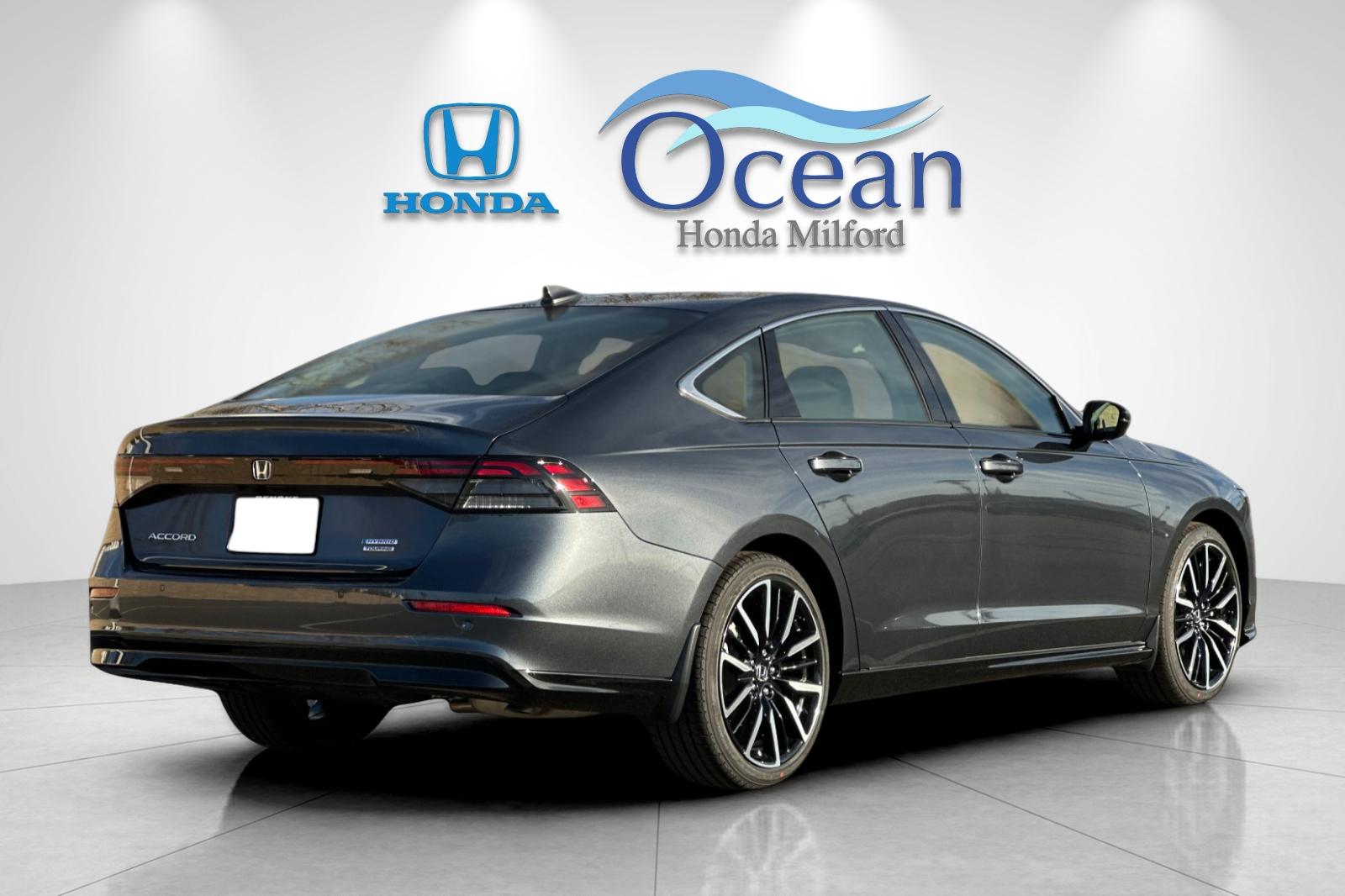 New 2026 Meteorite Gray Metallic Honda Touring Hybrid image 5