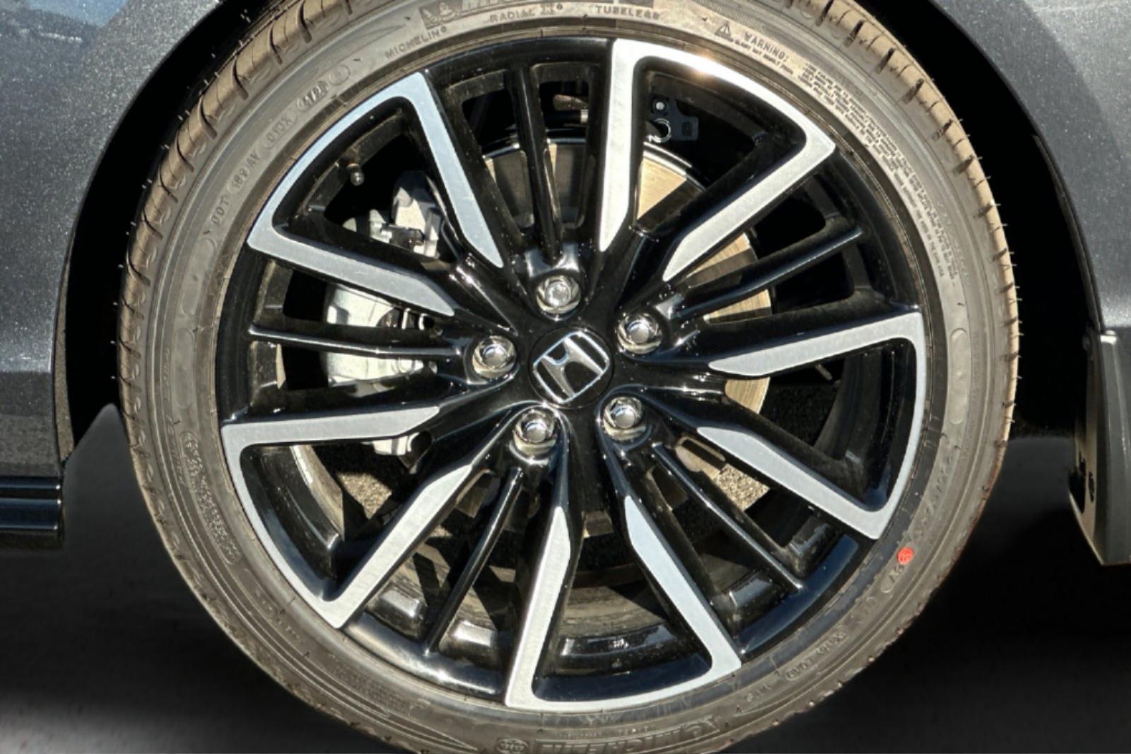 New 2026 Meteorite Gray Metallic Honda Touring Hybrid image 30