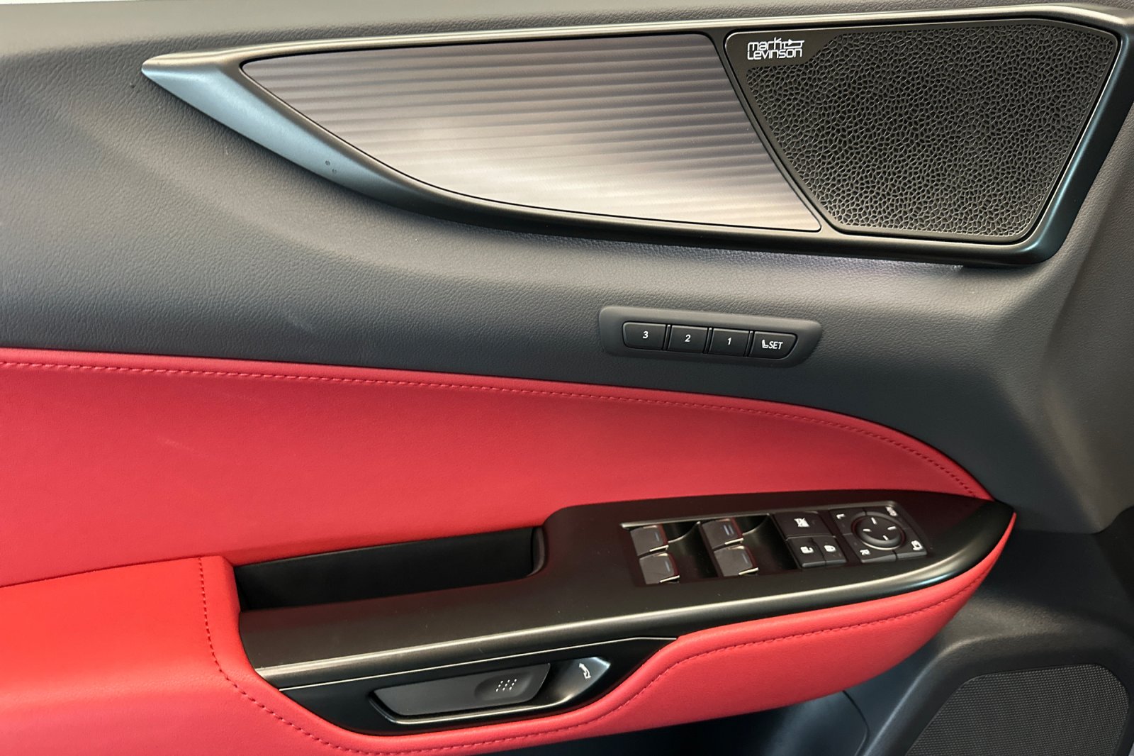 2025 Lexus NX 350 - Photo 11