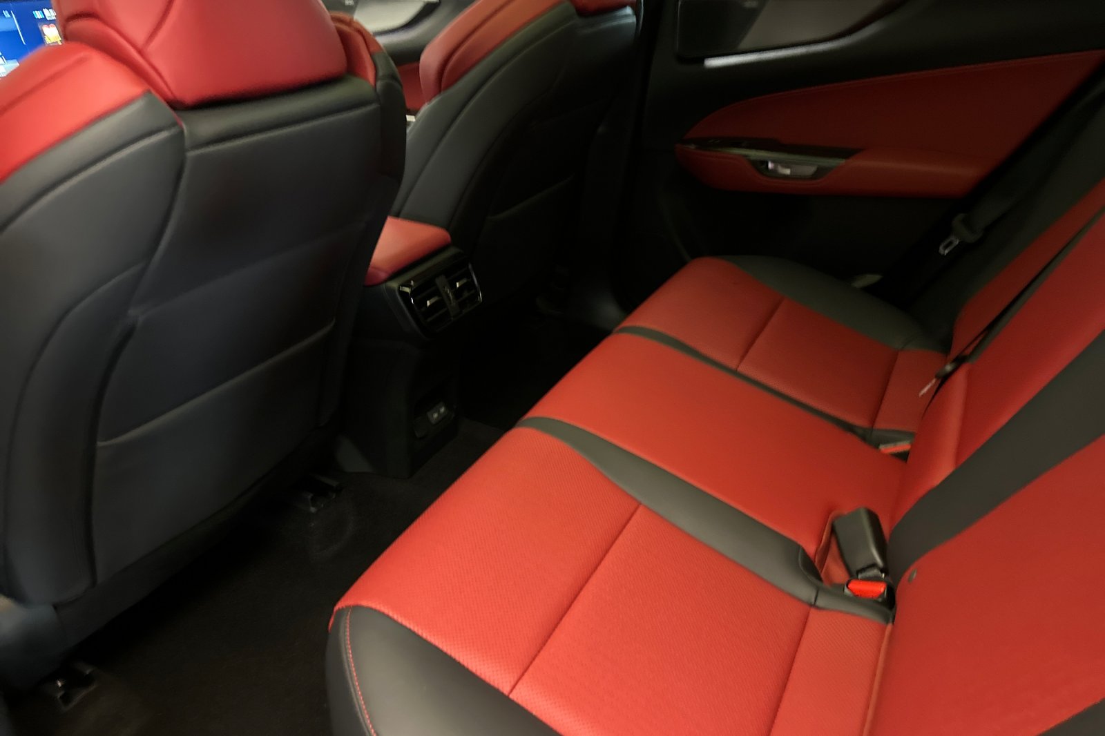 2025 Lexus NX 350 - Photo 12