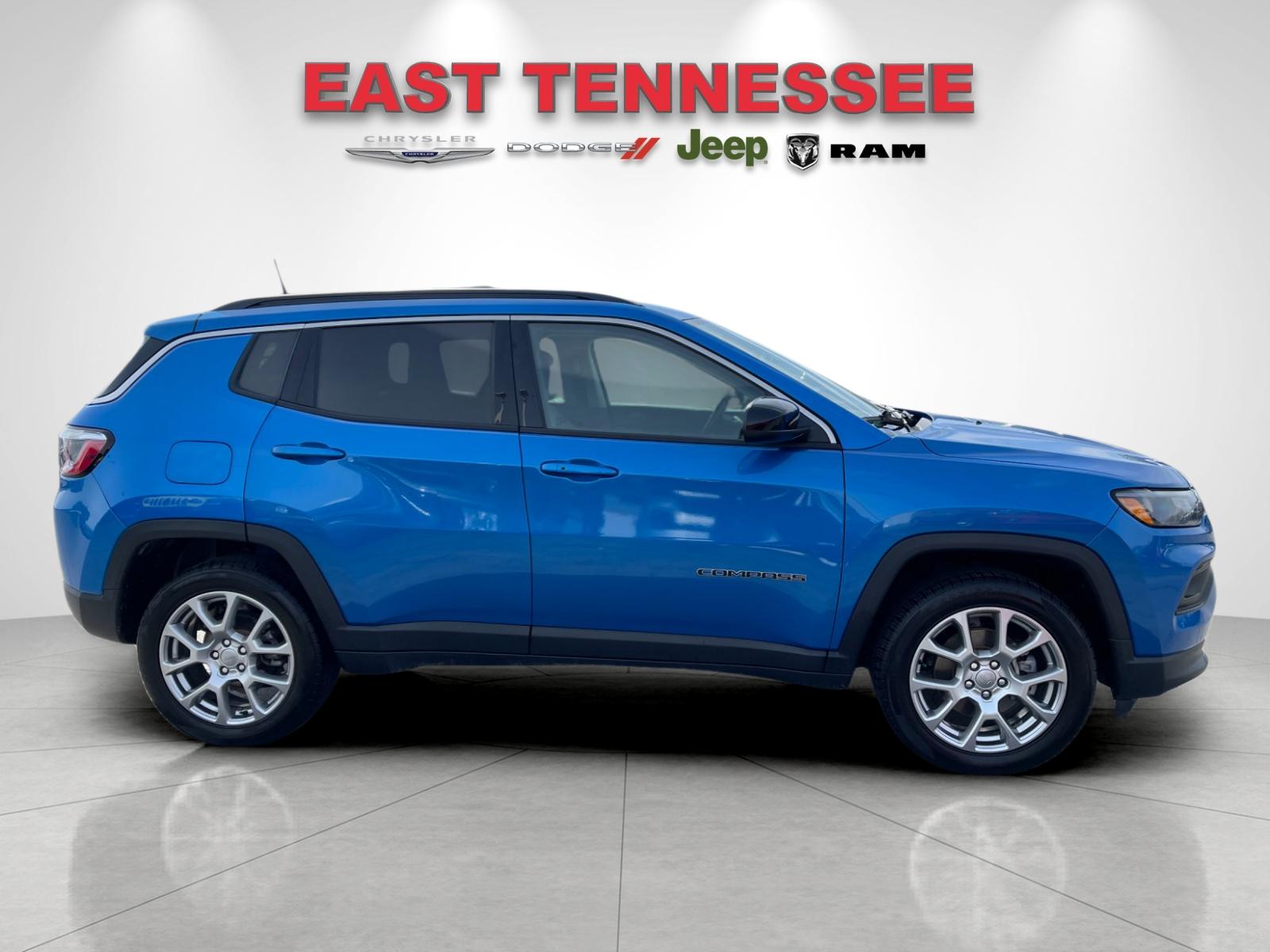 Used 2022 Jeep Compass Latitude Lux with VIN 3C4NJDFB2NT184256 for sale in Crossville, TN