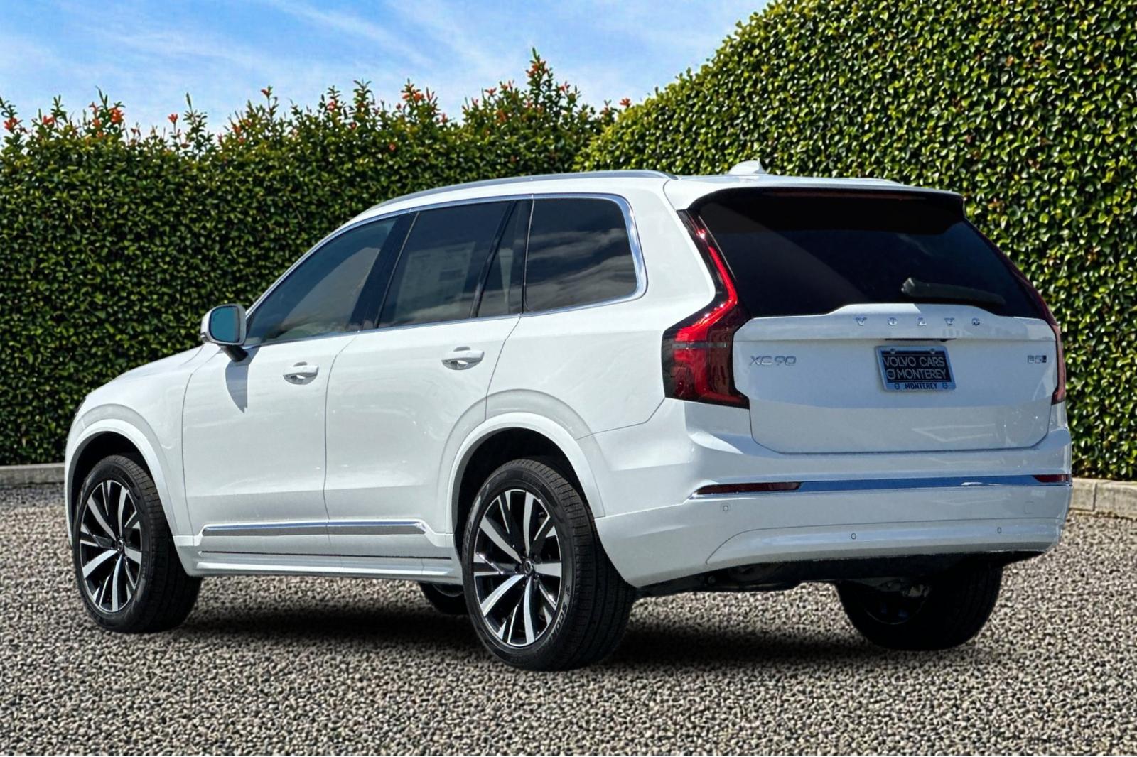 New 2026 Crystal White Volvo Core image 4