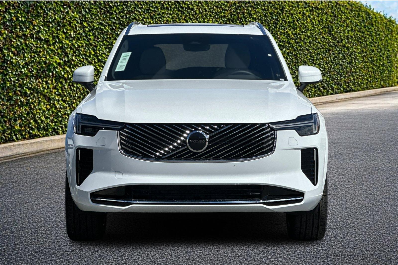 New 2026 Crystal White Volvo Core image 9