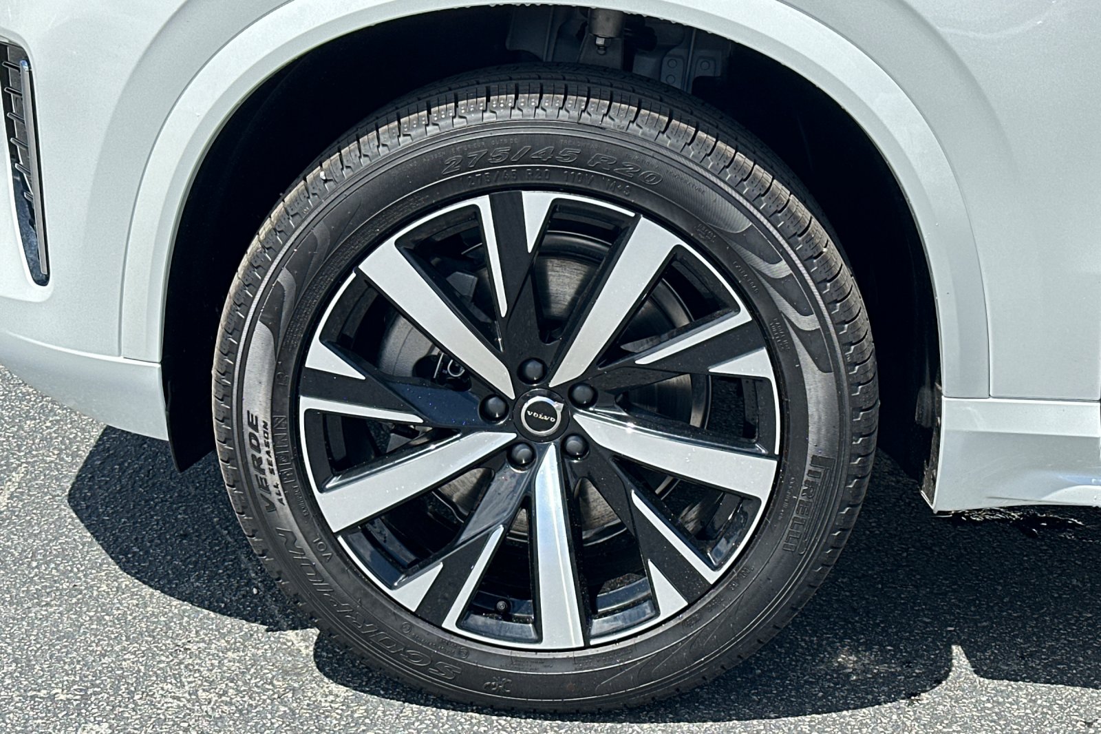 New 2026 Crystal White Volvo Core image 27