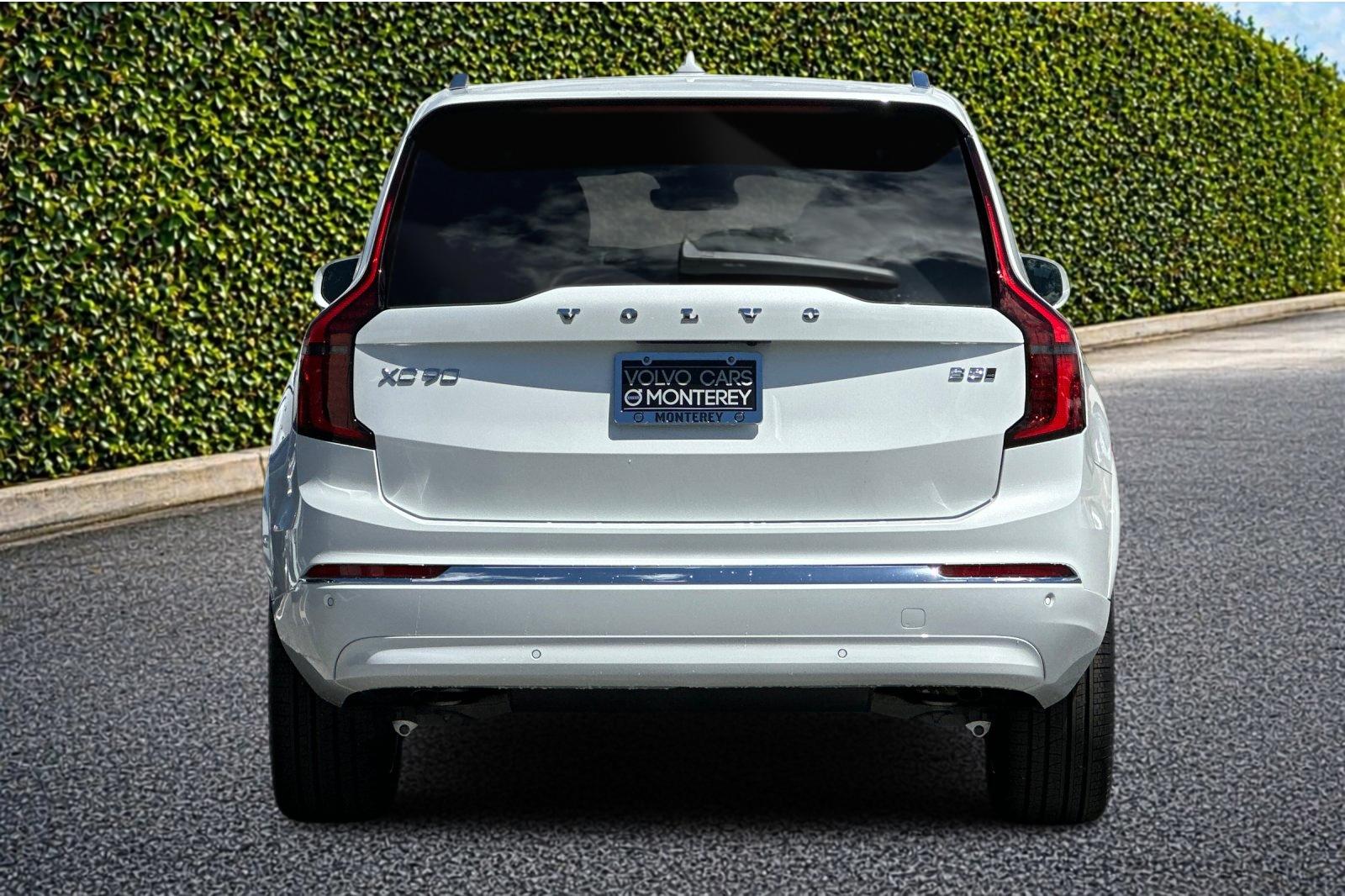 New 2026 Crystal White Volvo Core image 5
