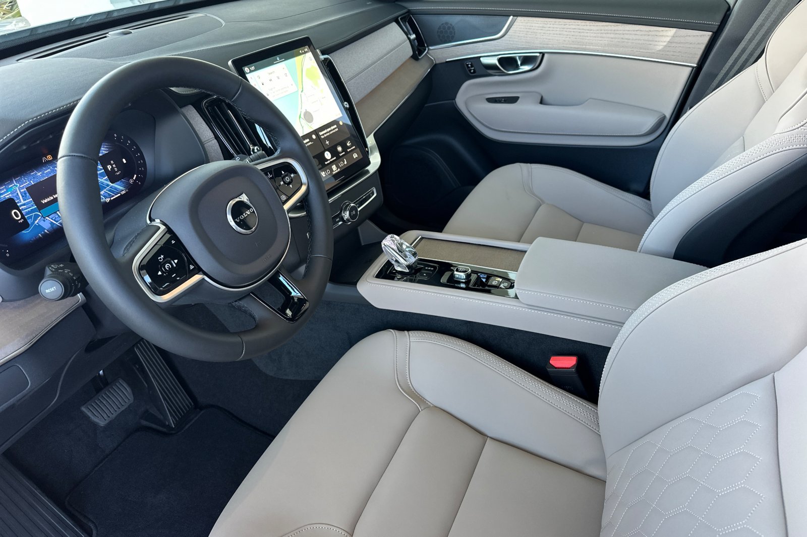 New 2026 Crystal White Volvo Core image 10