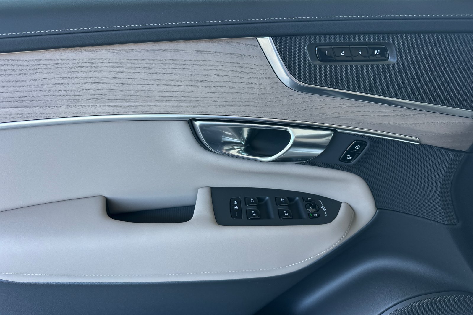 New 2026 Crystal White Volvo Core image 11