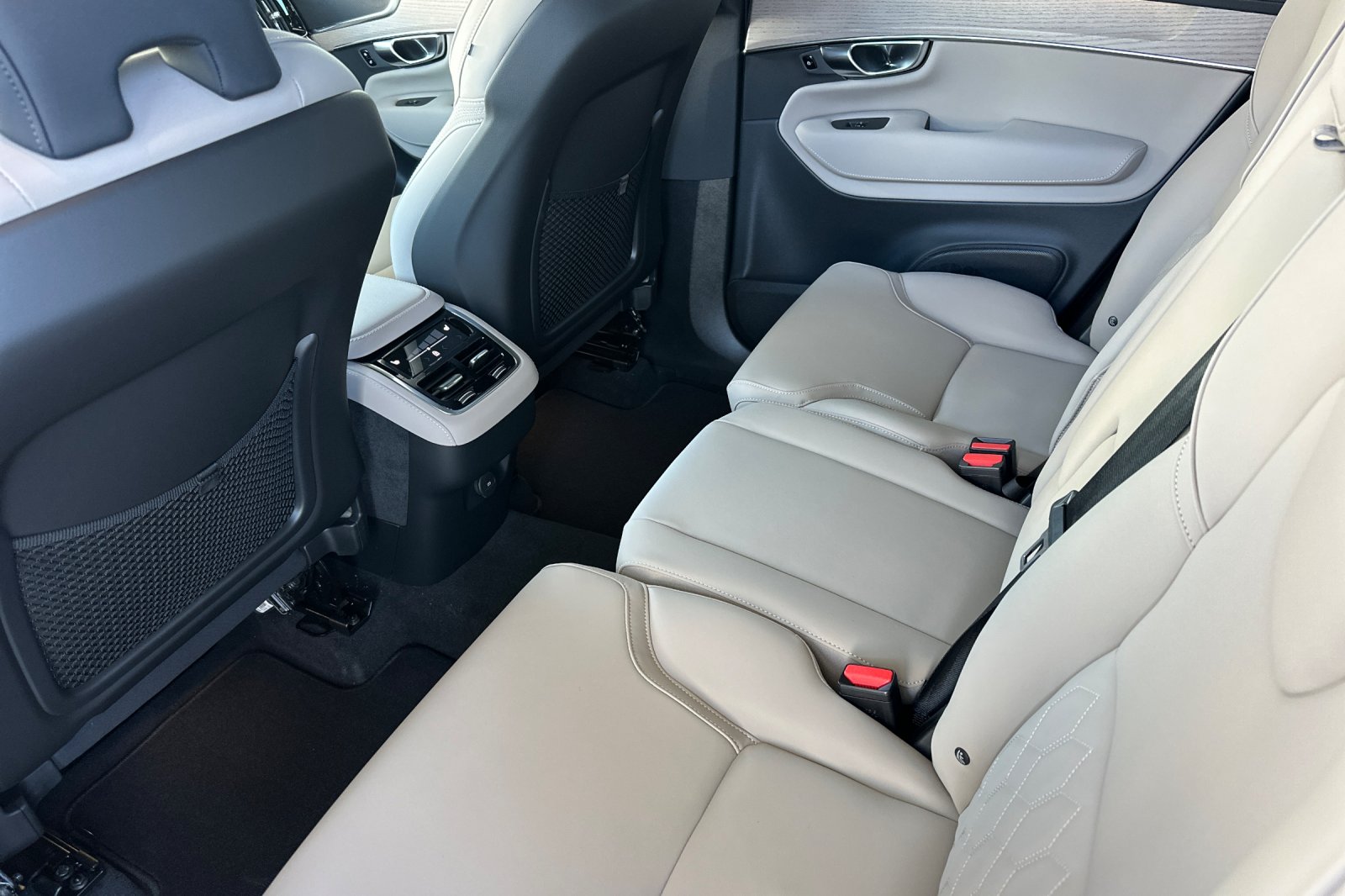 New 2026 Crystal White Volvo Core image 12