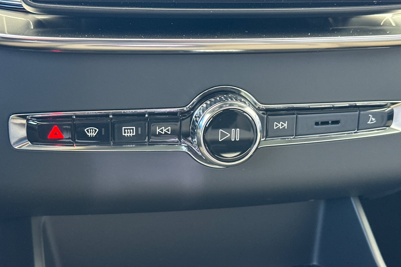 New 2026 Crystal White Volvo Core image 22