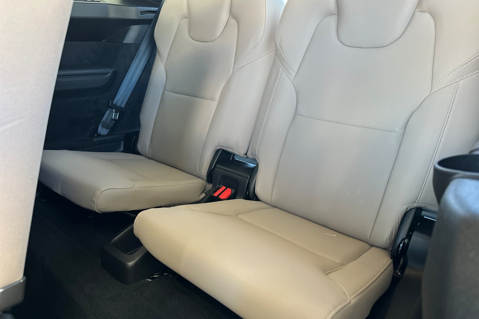 New 2026 Crystal White Volvo Core image 15
