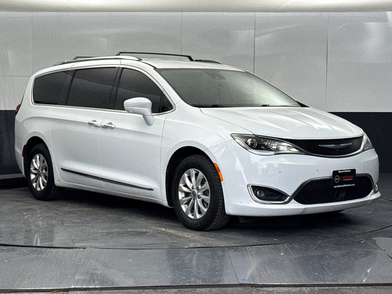 2023 Chrysler Pacifica Touring L's photo