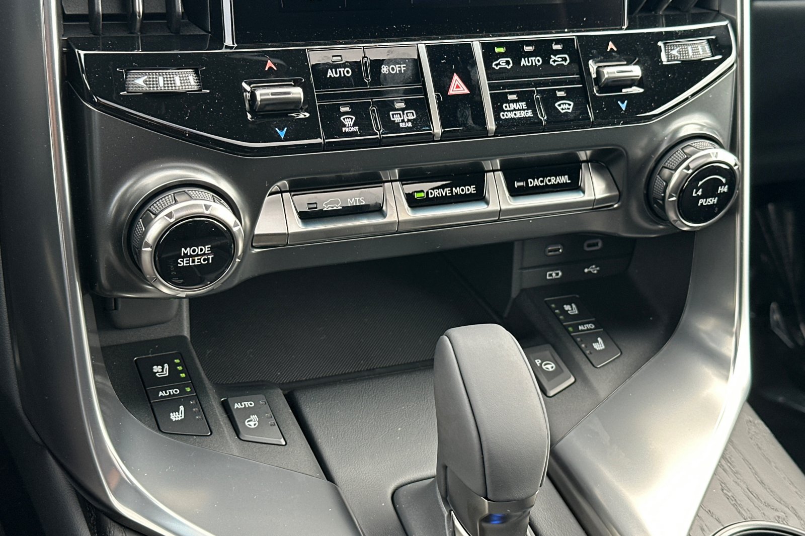 2026 Lexus LX 700h Luxury - Photo 22