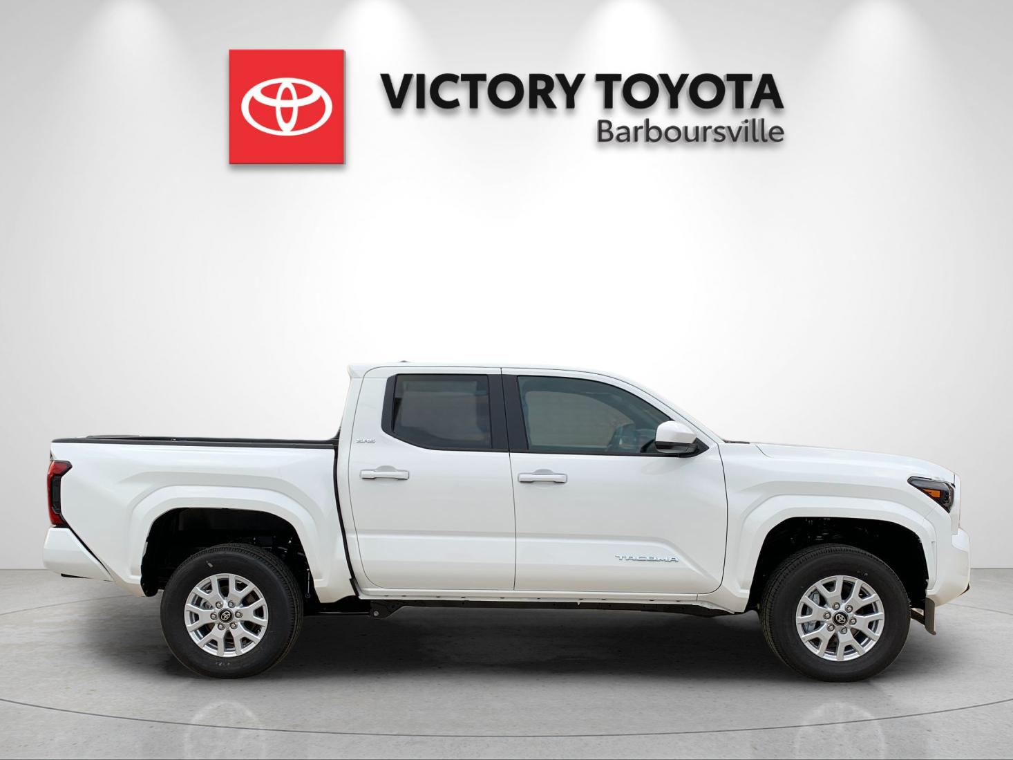 New 2026 Ice Cap Toyota SR5 image 6