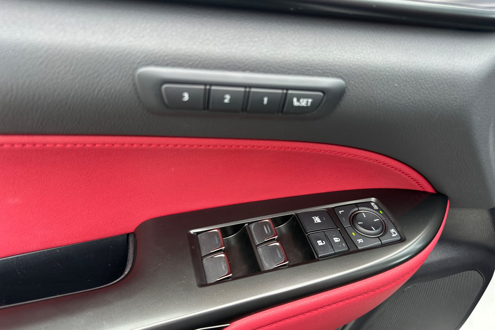 2024 Lexus NX PHEV 450h+ - Photo 11