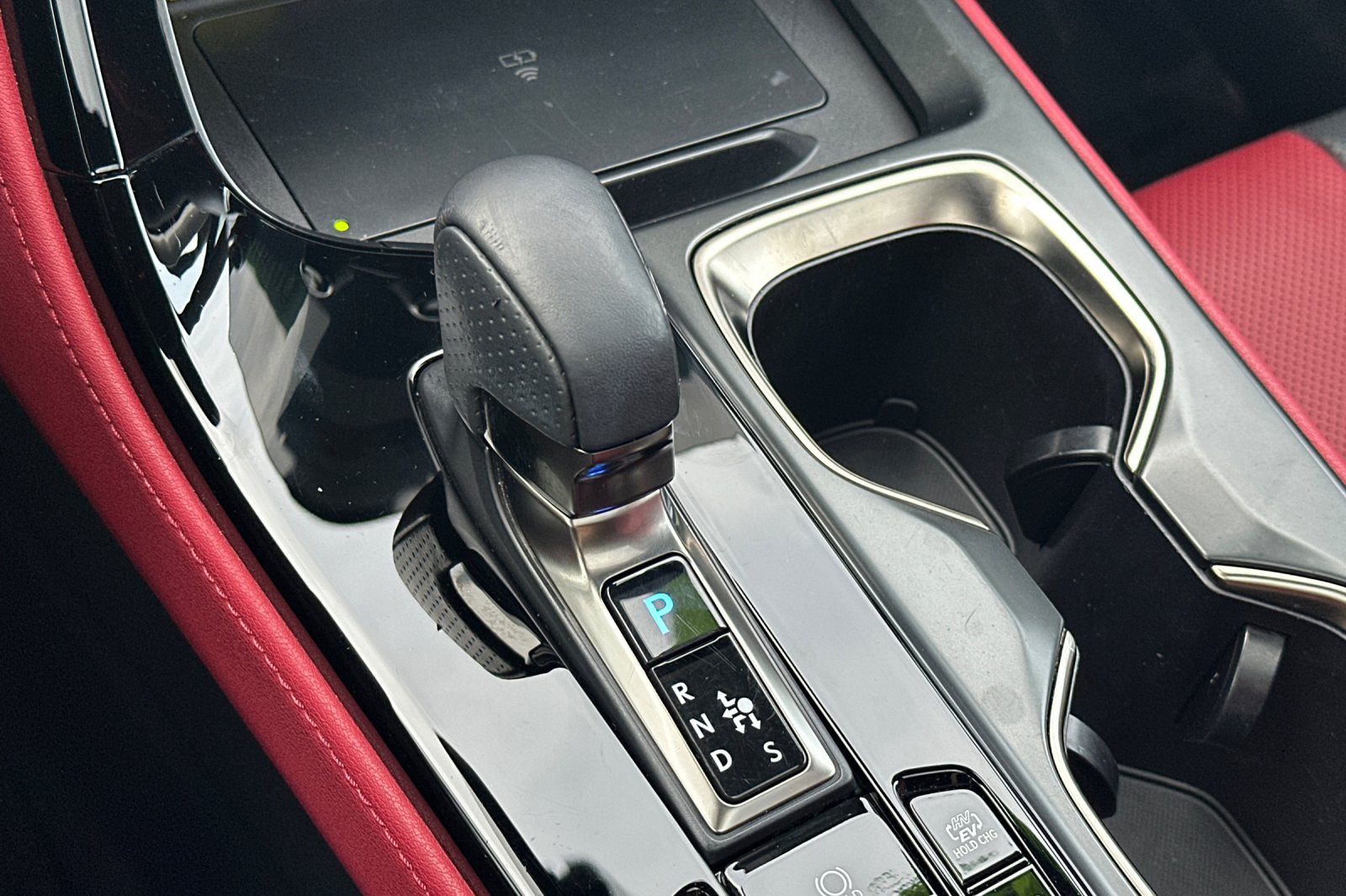 2024 Lexus NX PHEV 450h+ - Photo 21