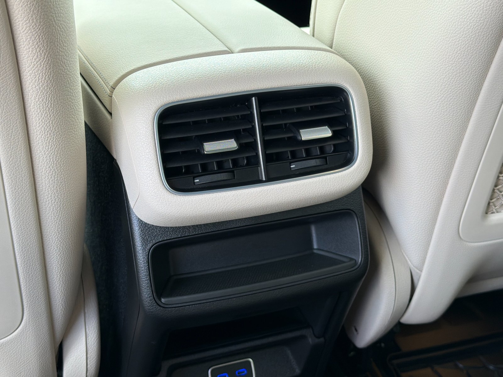 Certified Used 2026 Polar White Mercedes-Benz GLE 350 4D Sport Utility 4MATIC® image 16