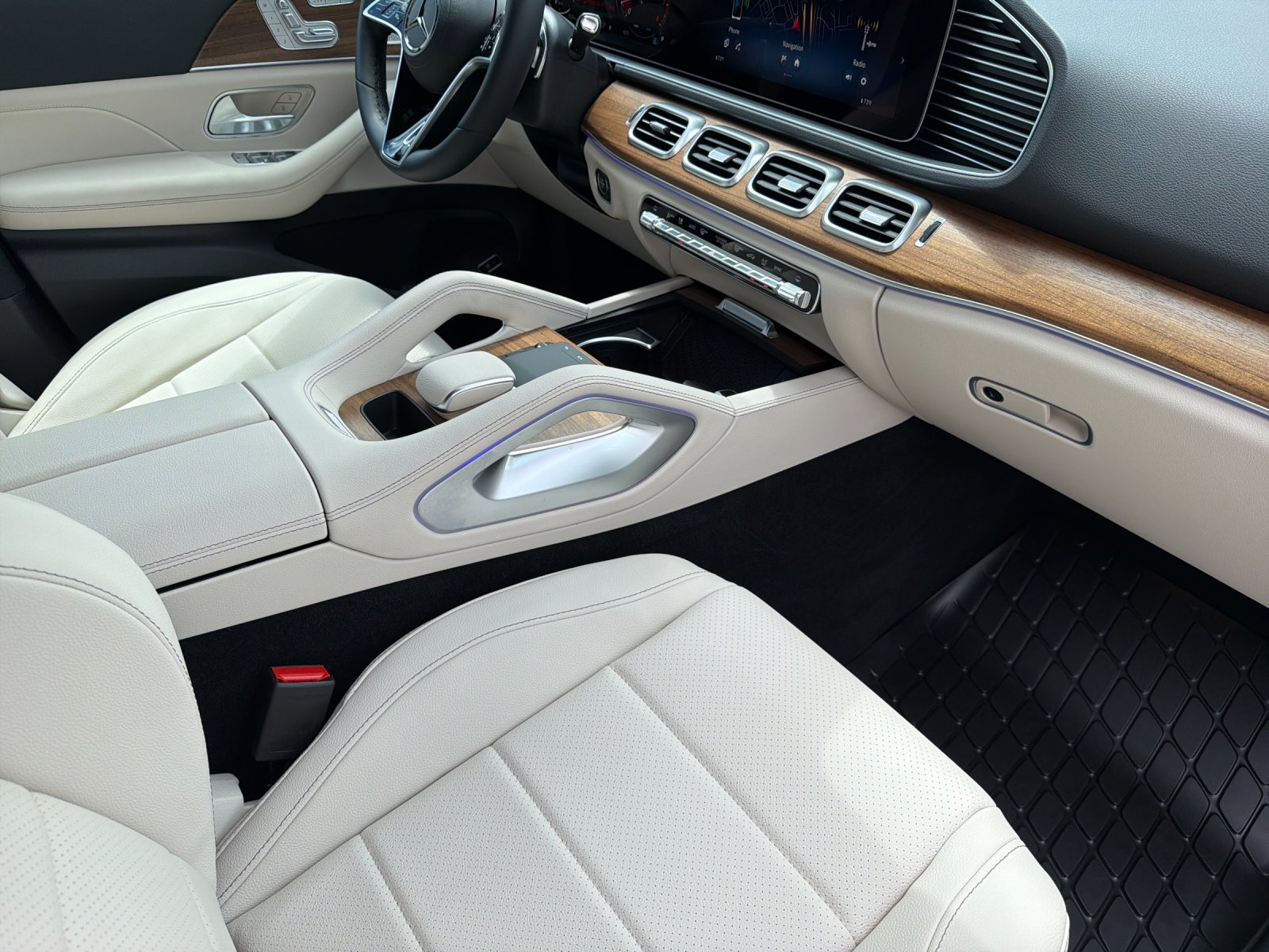 Certified Used 2026 Polar White Mercedes-Benz GLE 350 4D Sport Utility 4MATIC® image 20