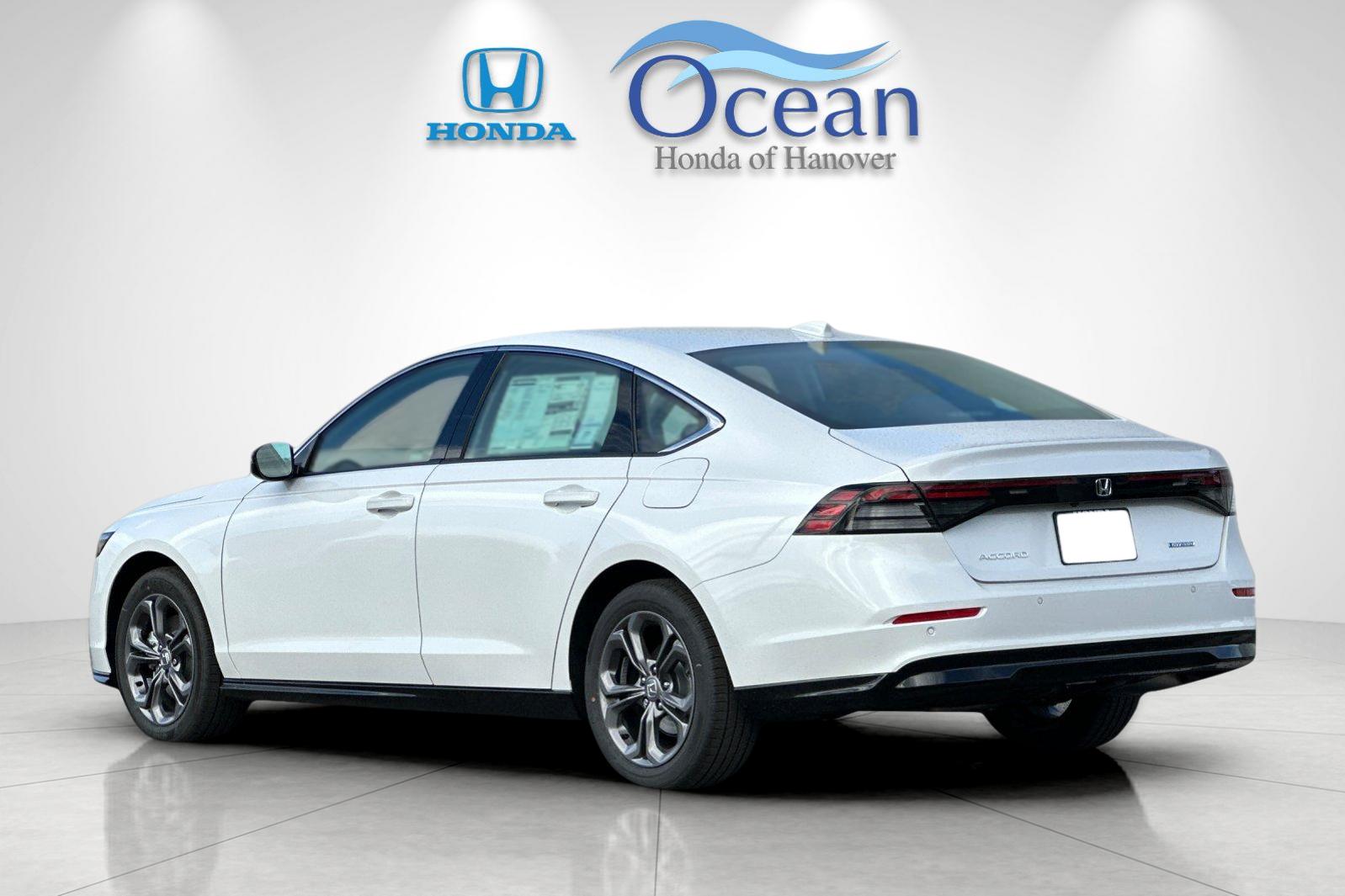New 2026 Platinum White Pearl Honda EX-L image 3