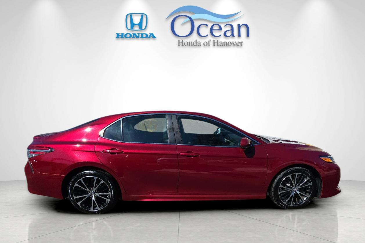 Used 2018 Toyota Camry SE with VIN 4T1B11HK3JU552874 for sale in Hanover, MA