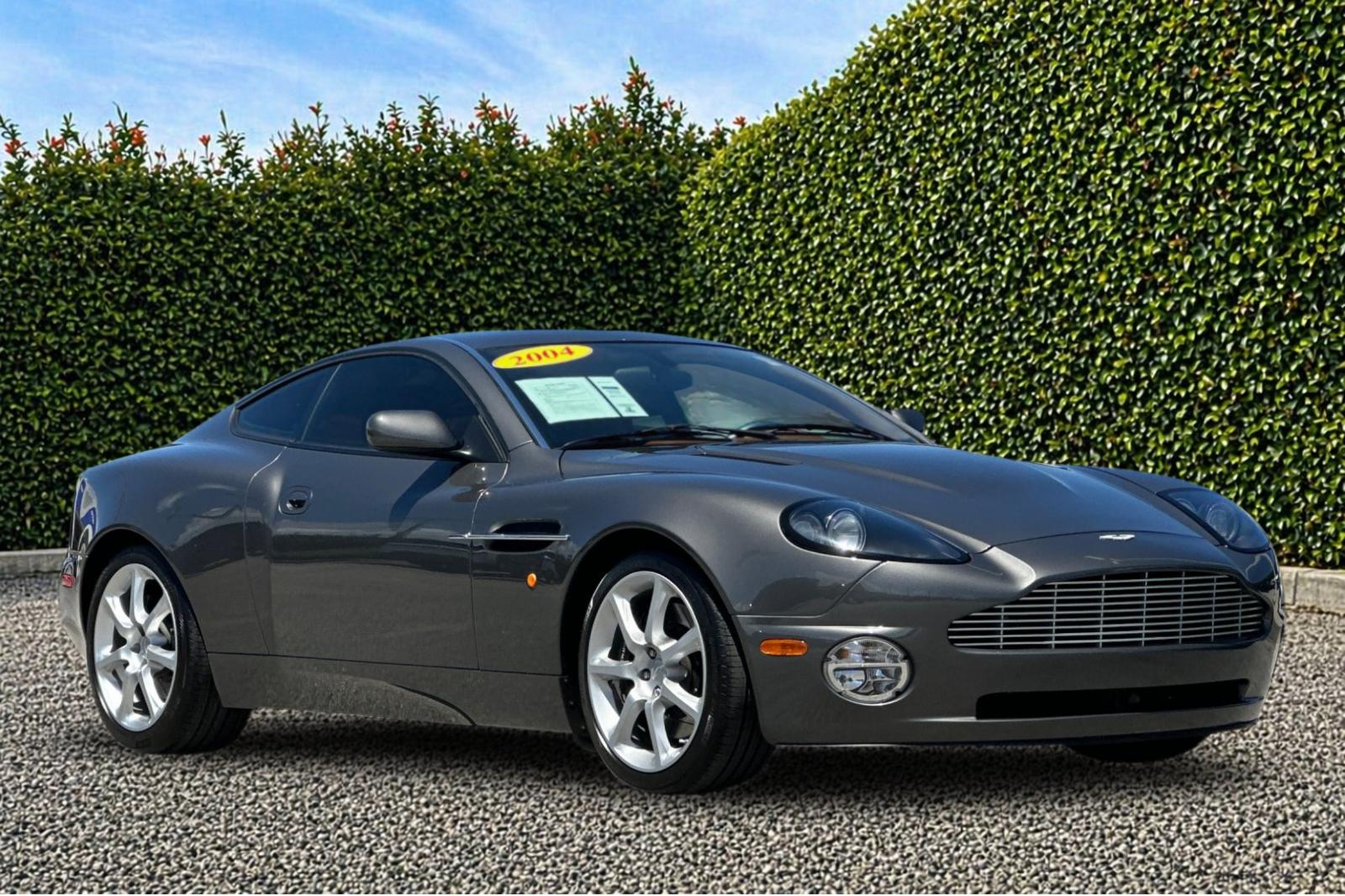 2004 Aston Martin Vanquish -'s photo