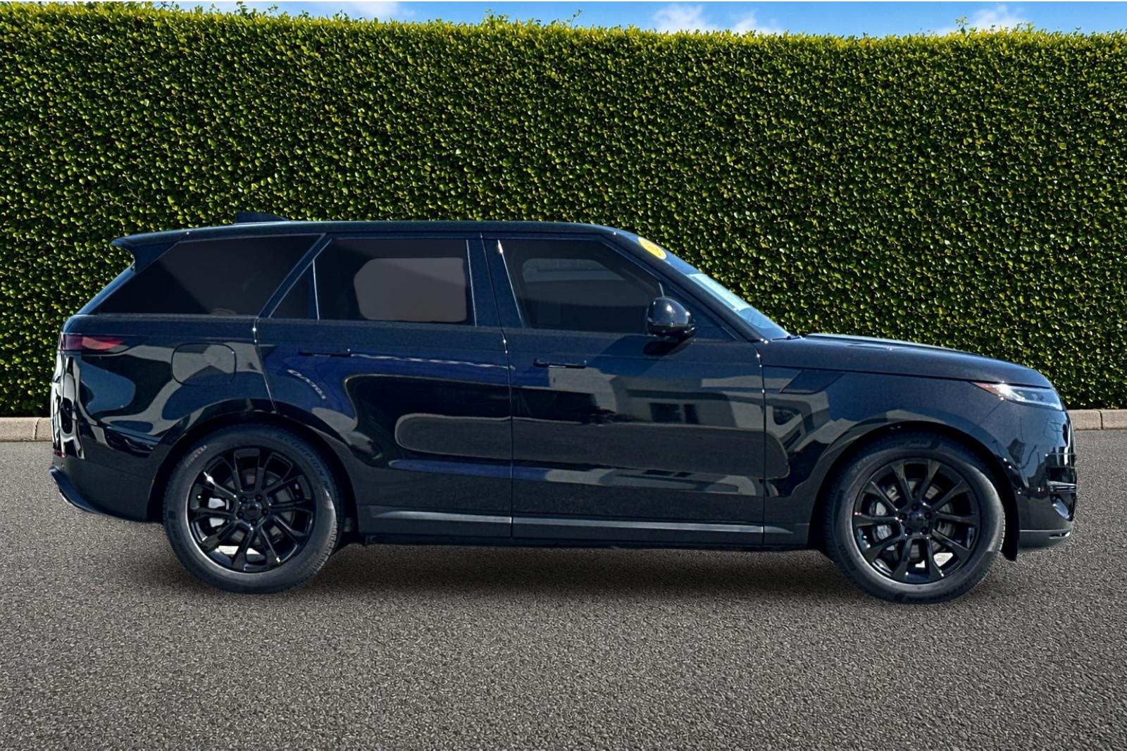 Used 2025 Black Land Rover SE image 3
