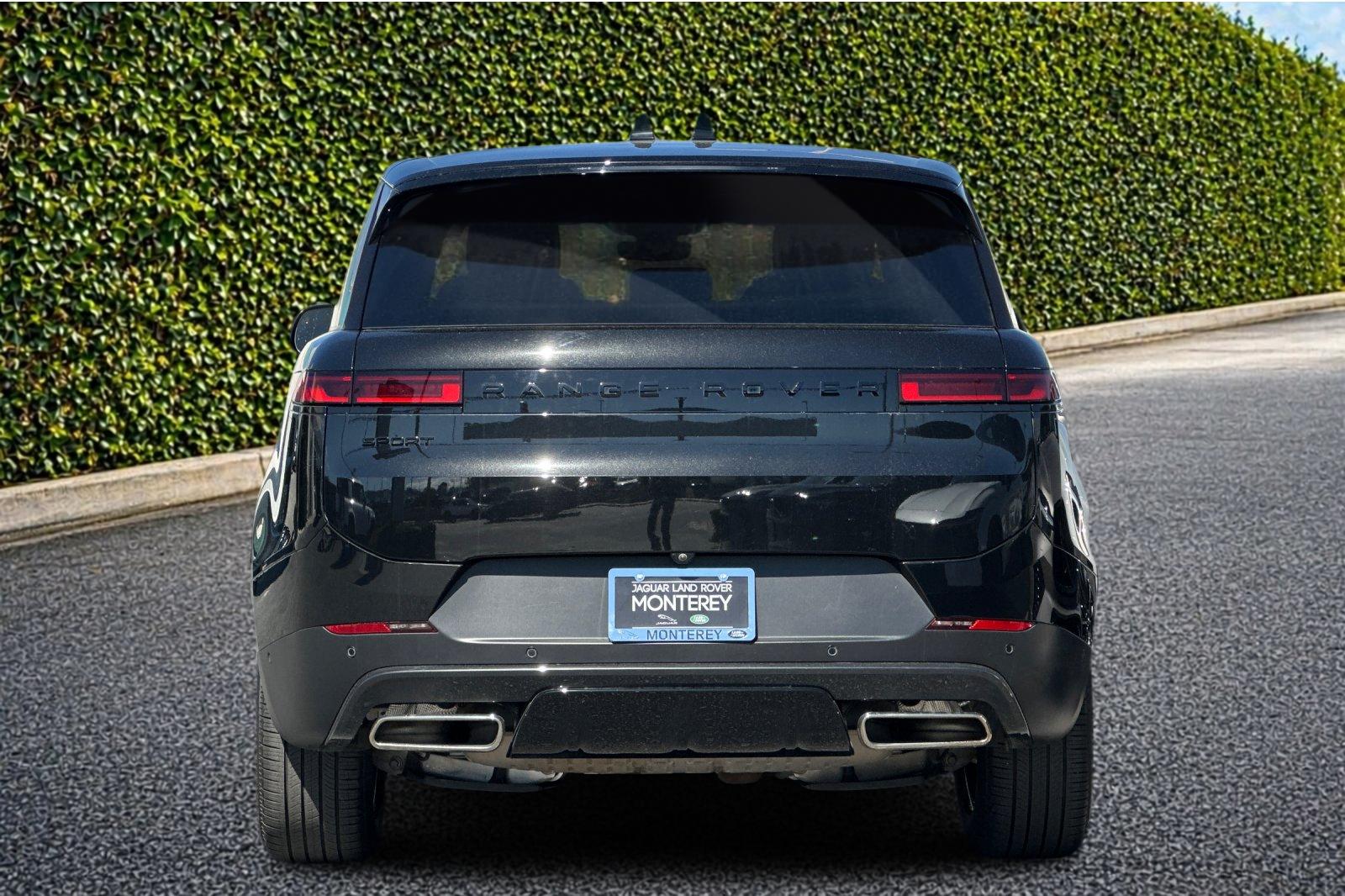 Used 2025 Black Land Rover SE image 5