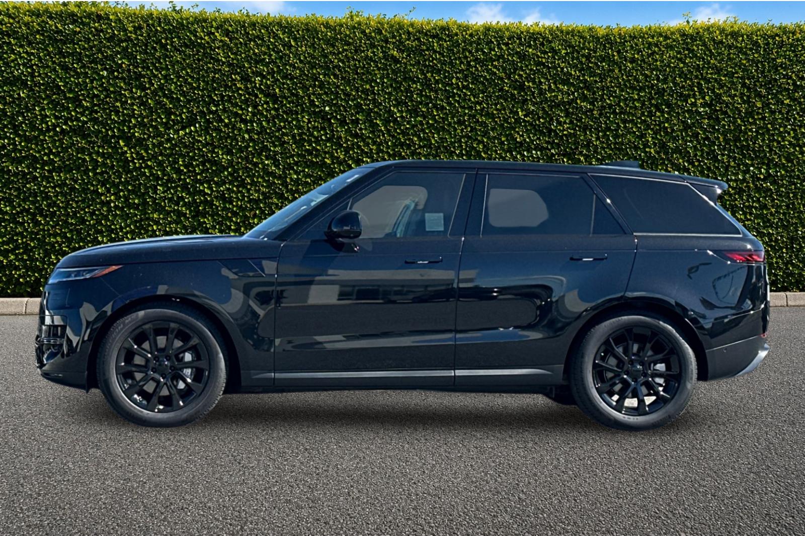 Used 2025 Black Land Rover SE image 7