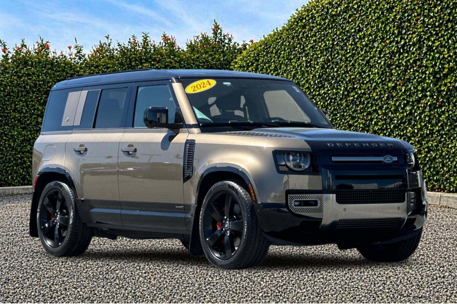 2024 Land Rover Defender 110 X P400's photo