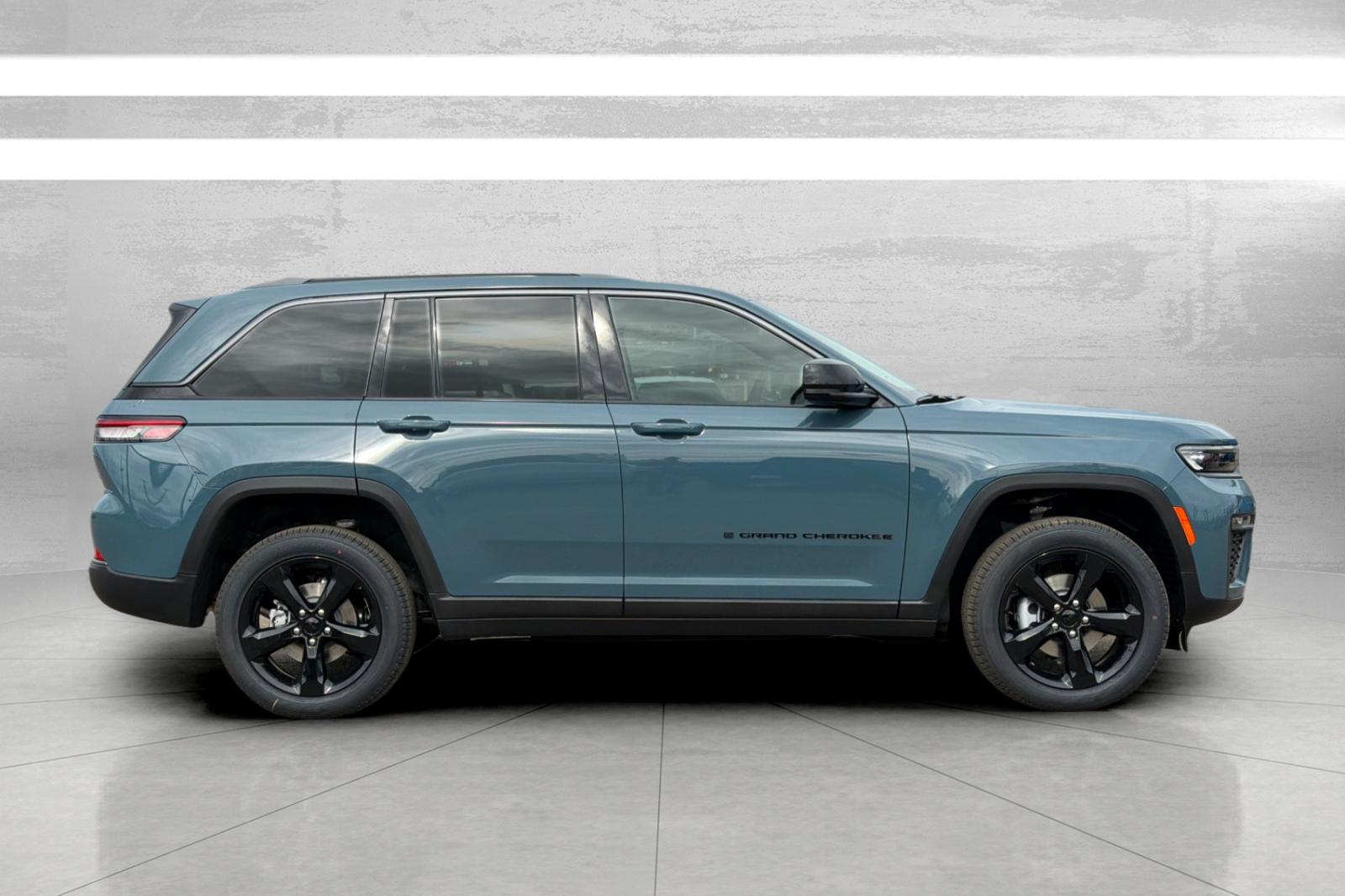 Used 2026 Steel Blue Jeep Limited image 4