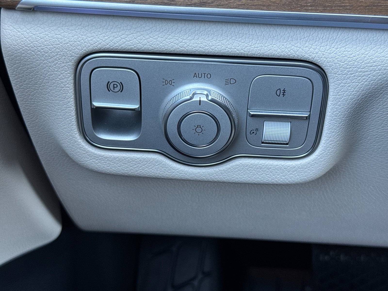 Certified Used 2026 Polar White Mercedes-Benz GLE 350 4D Sport Utility 4MATIC® image 34