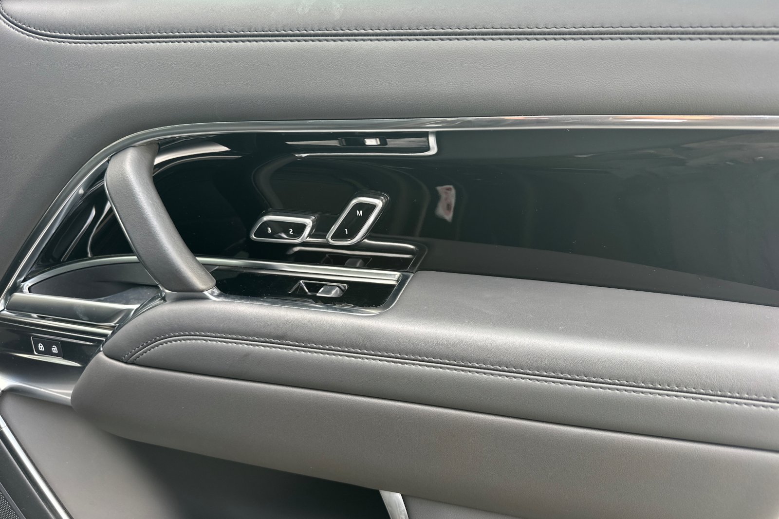 2024 Land Rover Range Rover SE - Photo 21