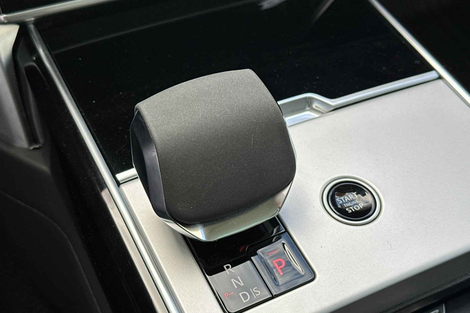 2024 Land Rover Range Rover SE - Photo 27
