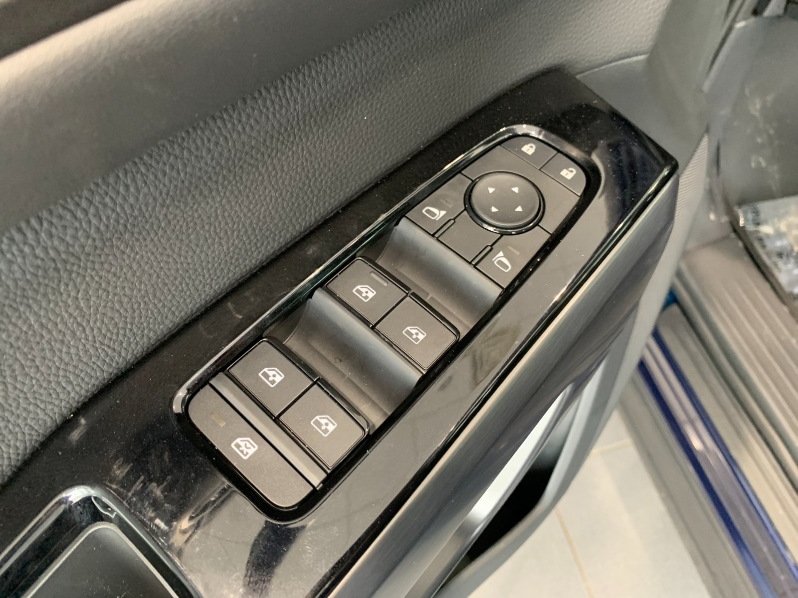 Used 2026 Blue Nissan SL image 12