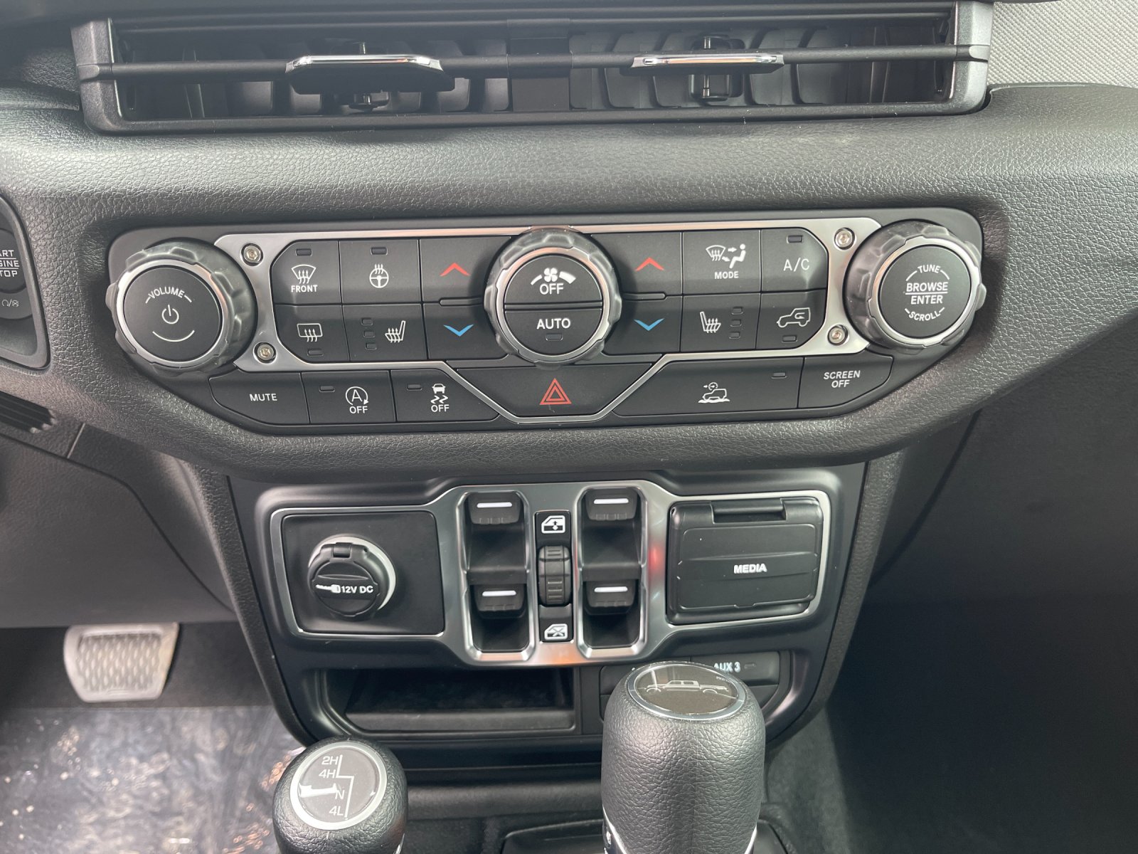 New 2026 Hydro Blue Pearlcoat Jeep Sport S image 21
