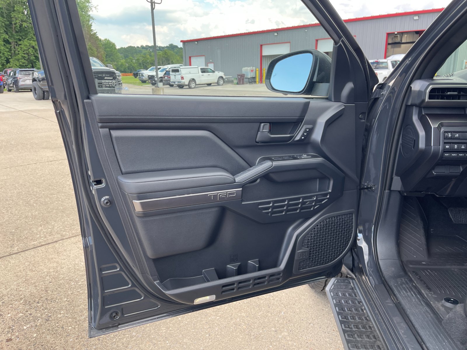 2026 Toyota 4Runner TRD Off-Road - Photo 11
