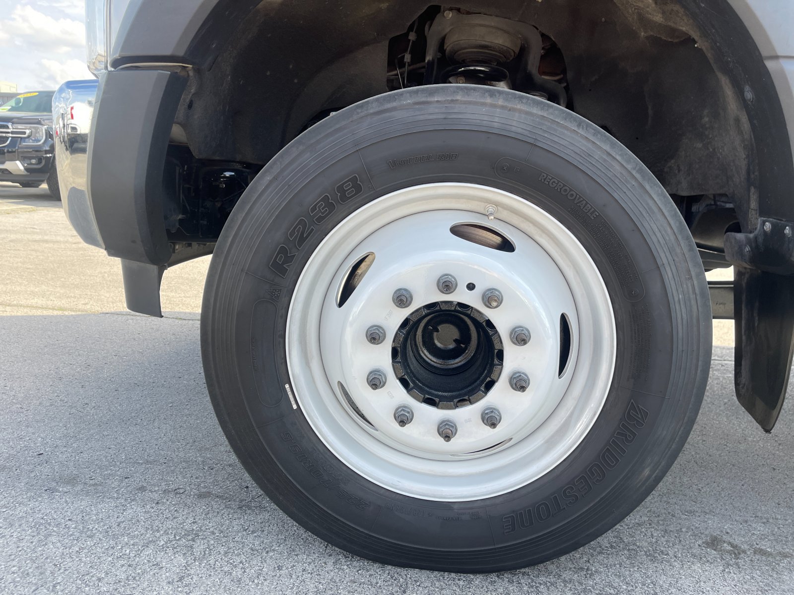 Used 2018 White Ford XL image 27