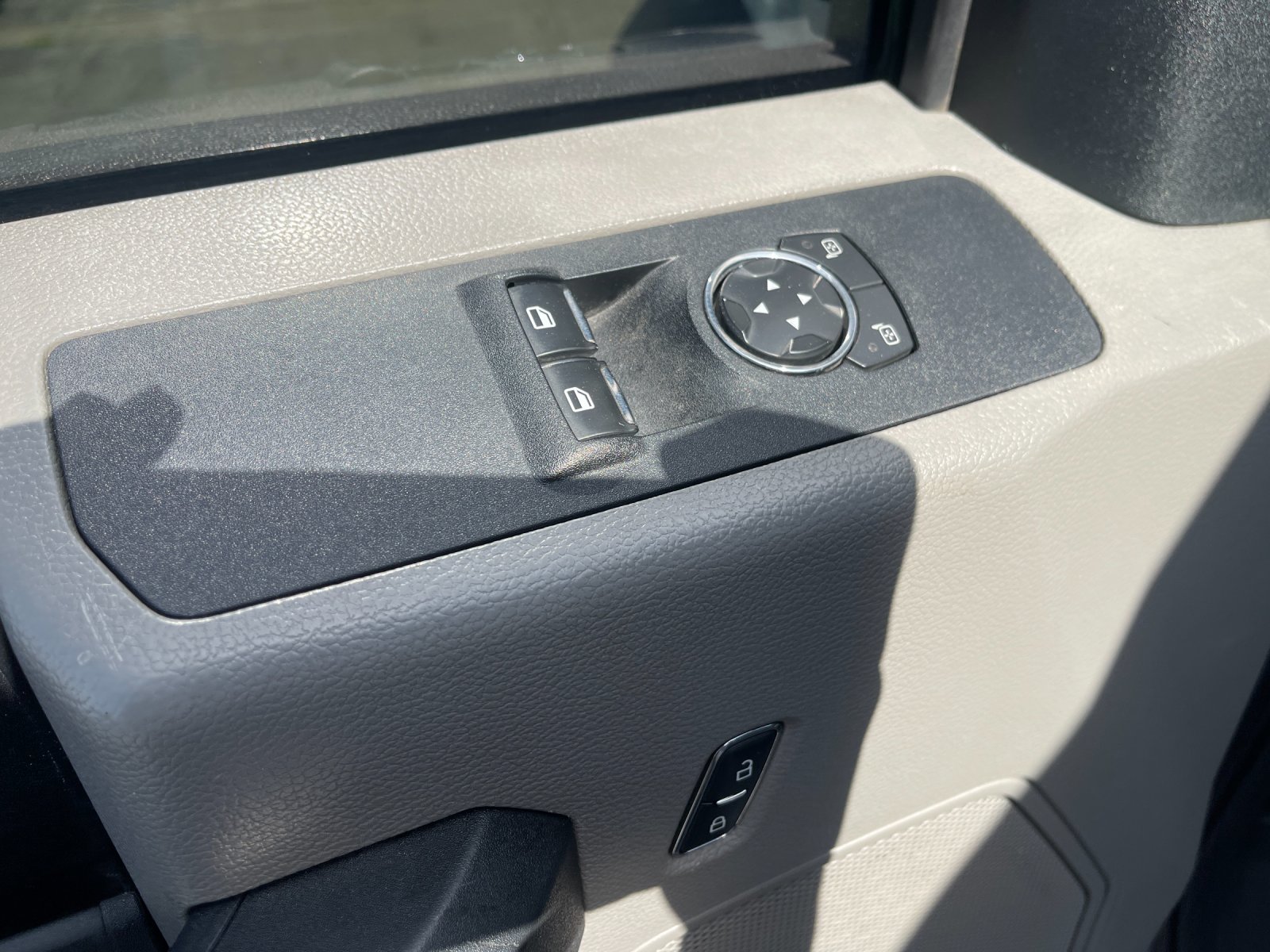 Used 2018 White Ford XL image 13