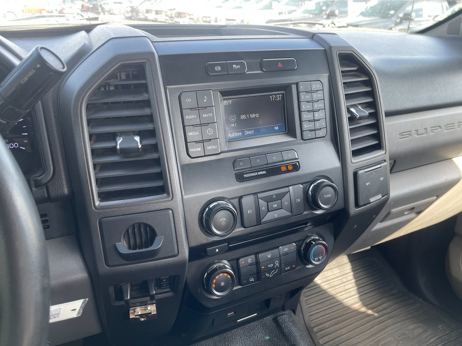 Used 2018 White Ford XL image 18