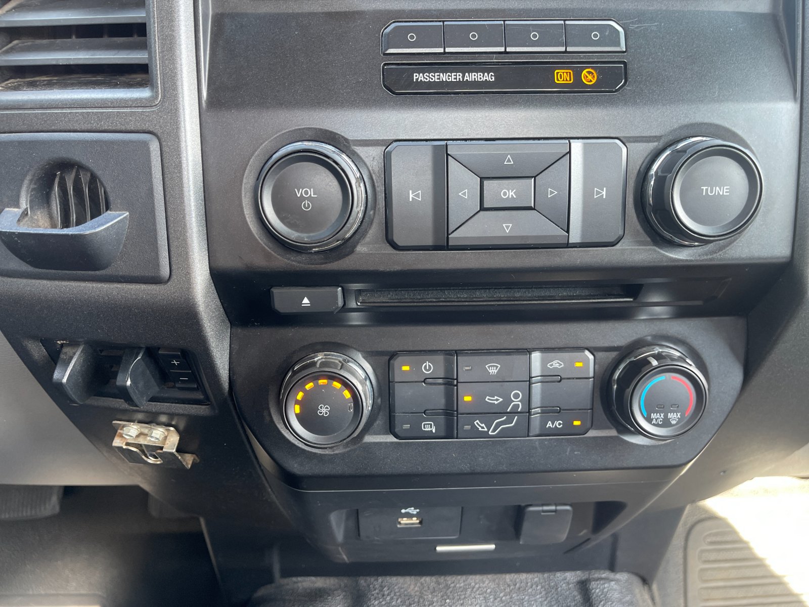 Used 2018 White Ford XL image 19
