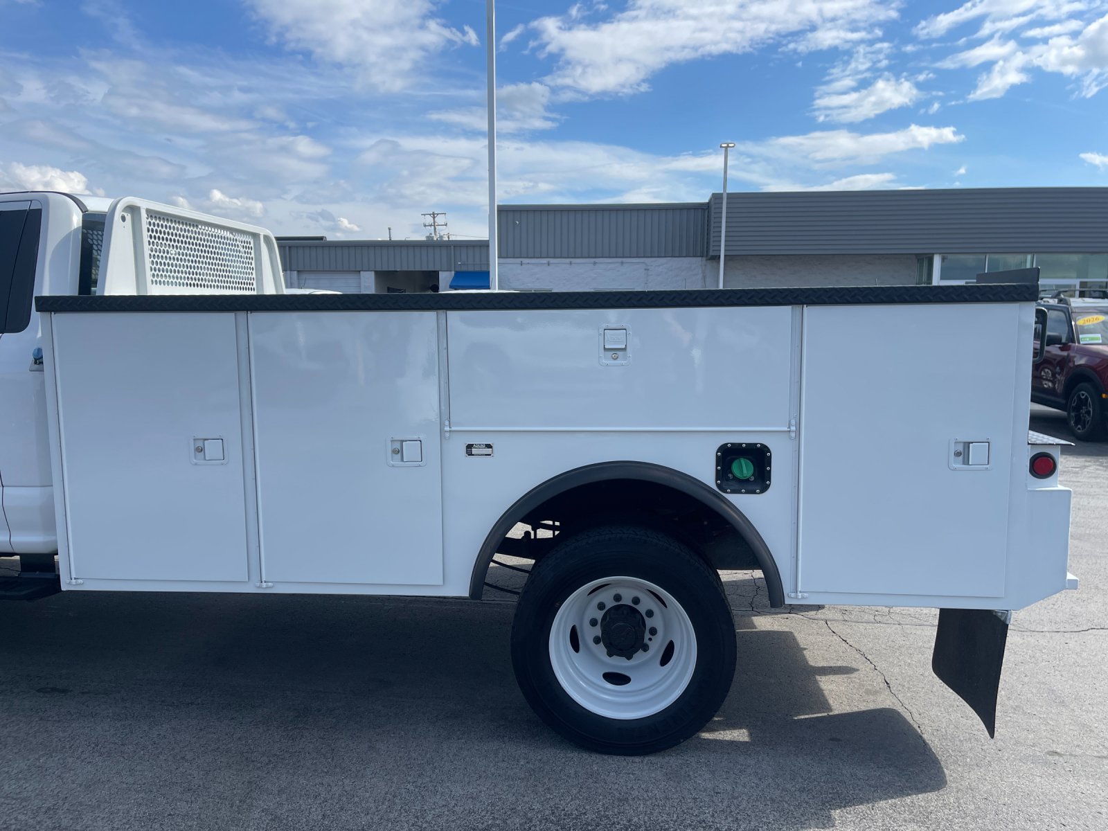 Used 2018 White Ford XL image 29