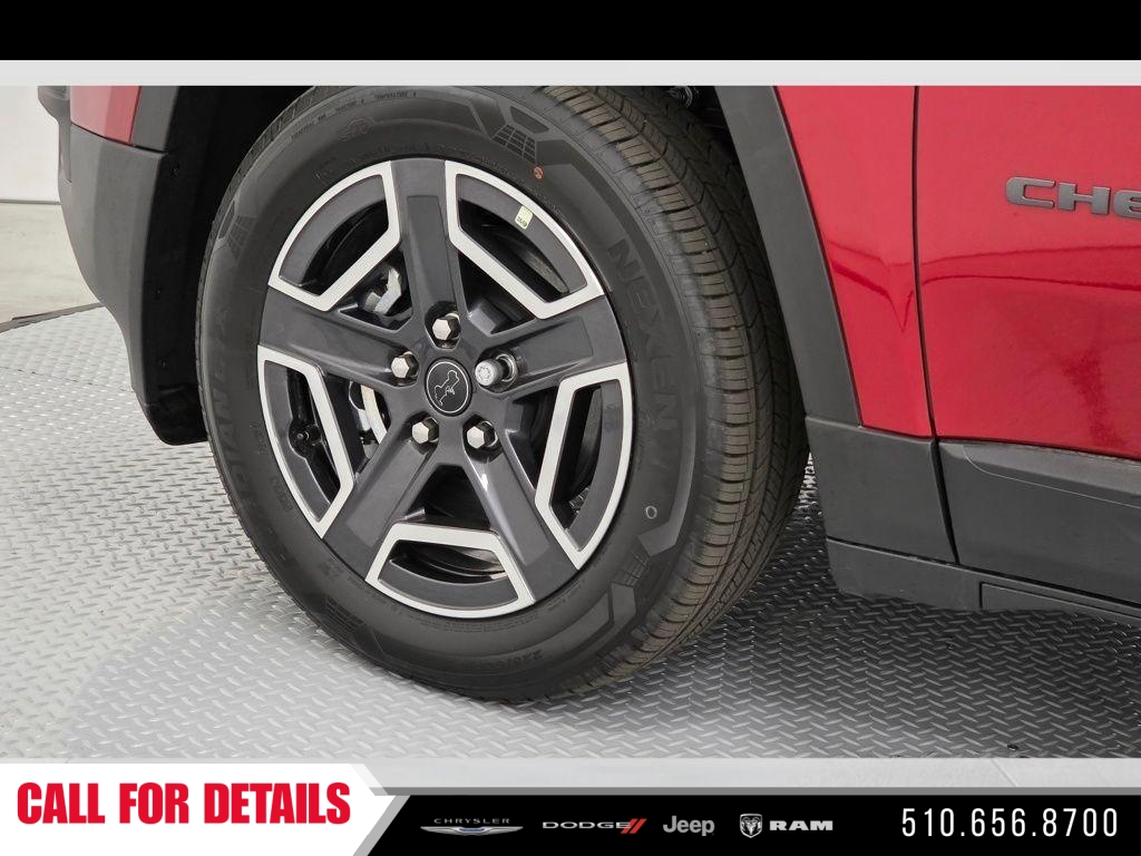 New 2026 Red Hot Pearl-Coat Exterior Paint Jeep Laredo image 9