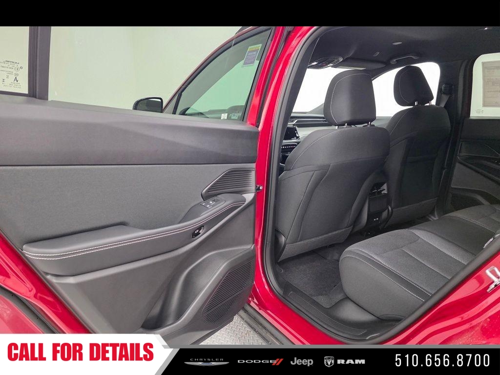 New 2026 Red Hot Pearl-Coat Exterior Paint Jeep Laredo image 14